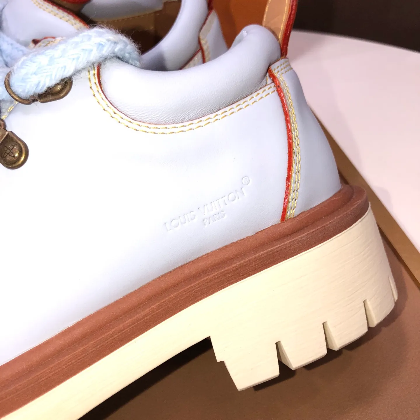 Men's shoes 💰660💰 LV Louis Vuitton 2025 autumn and winter new couple's new style, the original version is developed one to one, retro fashion, handsome and cool mountaineering derby shoes are out of stock 👍 💎 Material: imported first-layer cowhide 💎 Lining: imported lambskin 💎 Outsole: original molded TR non-slip sole 💎 Bottom height: 3.5cm 💎 Shoe size: 35-45 for both men and women